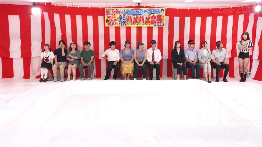 SDDE-710家族对抗赛在滑腻粘液里裸体搏斗的比赛内射对方妈妈和女儿或者让对方父亲和儿子射精}