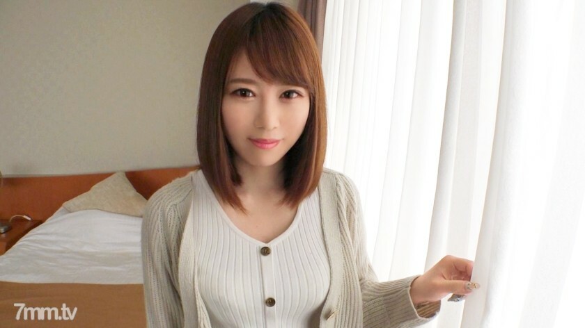 SIRO-4072 [第一枪] [沮丧的手淫] [射精] 一位神秘银行职员的邋遢的极致面孔。在与严肃的日常工作相反的令人讨厌的外表.. 应用业馀，第一次 AV 拍摄 126