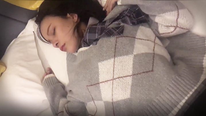 【迷奸销售员】槔客户被套路下药}